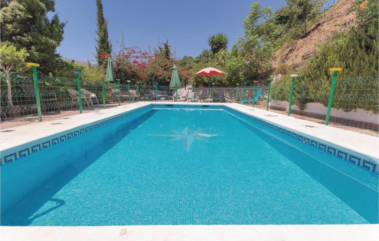 Casa vacanze Beautiful In Totaln With 6 Bedrooms And Outdoor Swimming Pool *